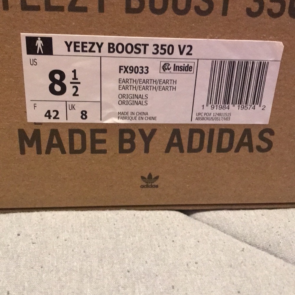 Brand new Yeezy Boost earth I have 3 sizes 4/8/8.5